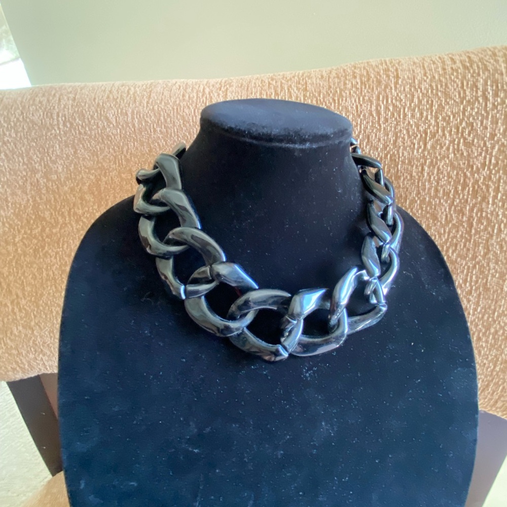 Black resin bold link necklace